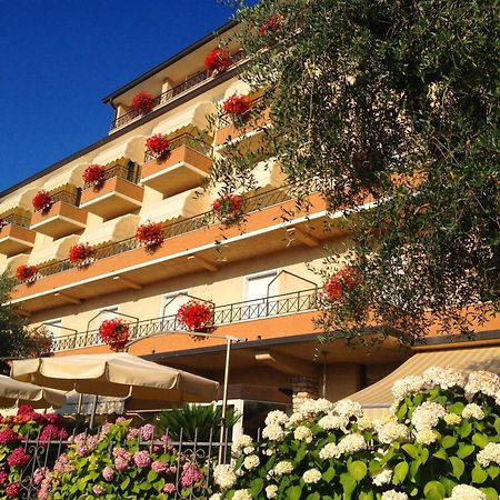 Hotel Pace Torri Del Benaco Buitenkant foto