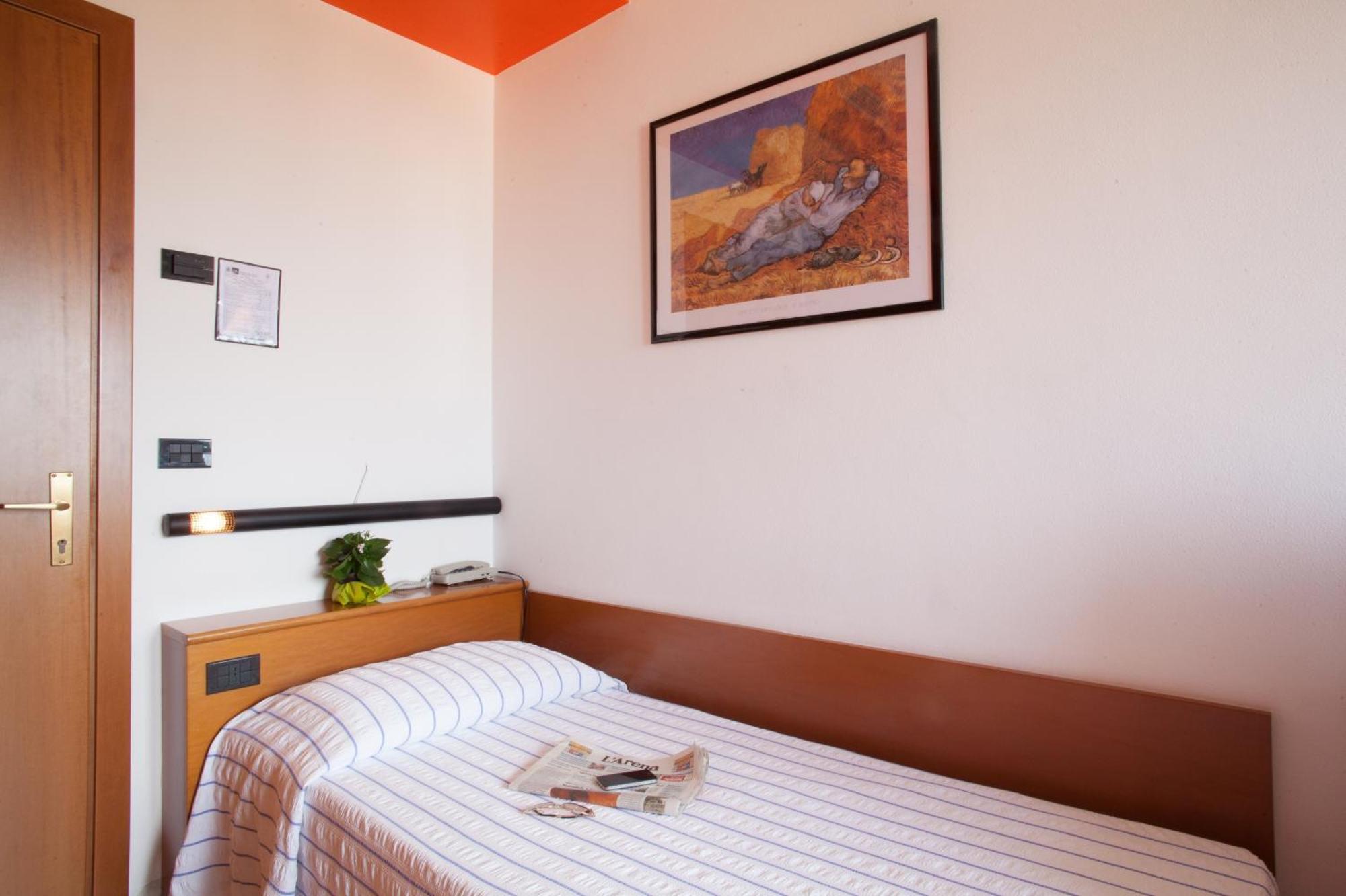 Hotel Pace Torri Del Benaco Buitenkant foto