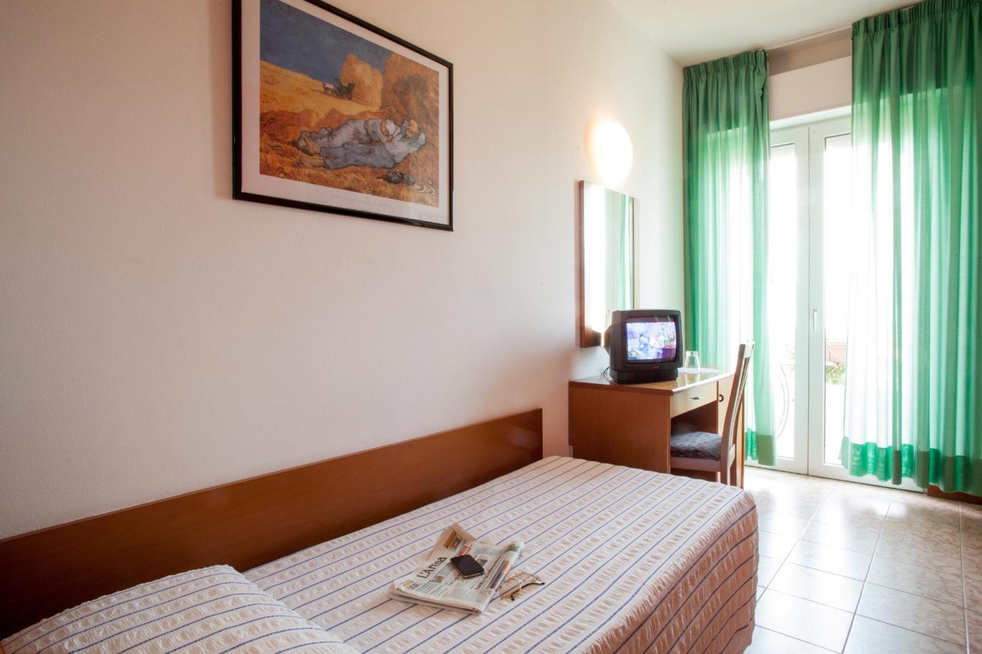 Hotel Pace Torri Del Benaco Buitenkant foto